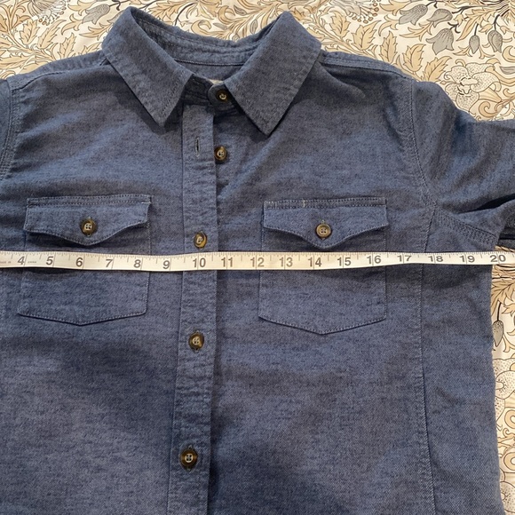 Like new condition, blue flannel top. Ladies small - Picture 7 of 8